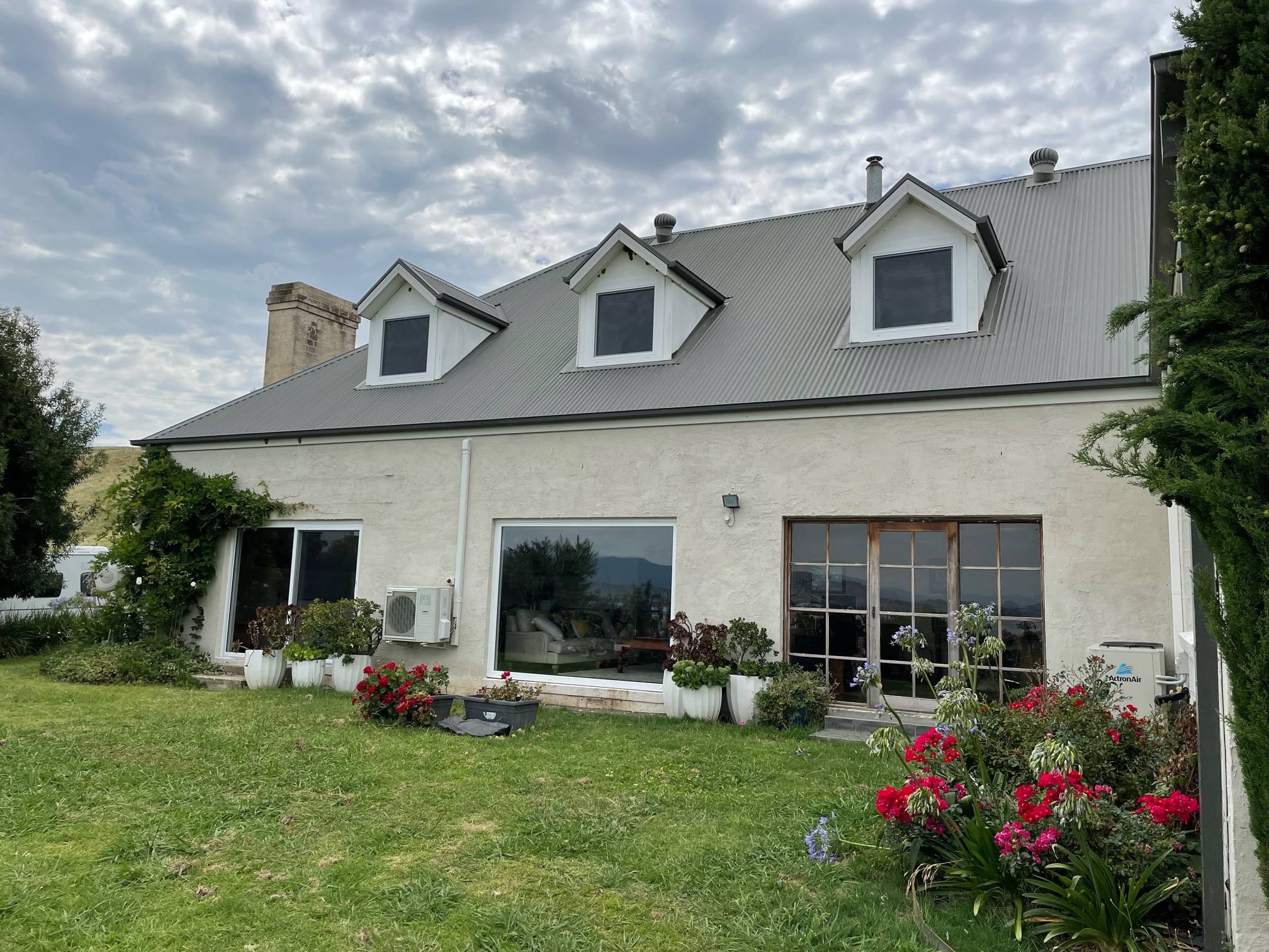 Fixed vs Operable Windows: Which One is Right for Your Home?